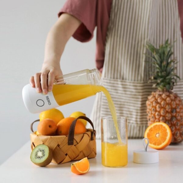 Reiko 350ML Portable Blender With USB Rechargeable Batteries In White - Image 3