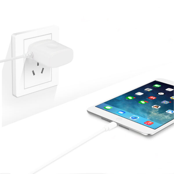 REIKO PORTABLE 8PIN USB TRAVEL ADAPTER CHARGER WITH BUILT IN CABLE IN WHITE FOR iPhone 6/ 6S/ 6 PLUS/ 6S PLUS/ iPhone 7/ iPhone 7 PLUS - Image 2